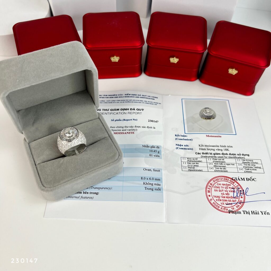 Nhan-Nam-Vang-Trang-18K-Kim-Cuong-Moissanite-Vien-Chu-8-Ly-2.79-Chi-1024x1024