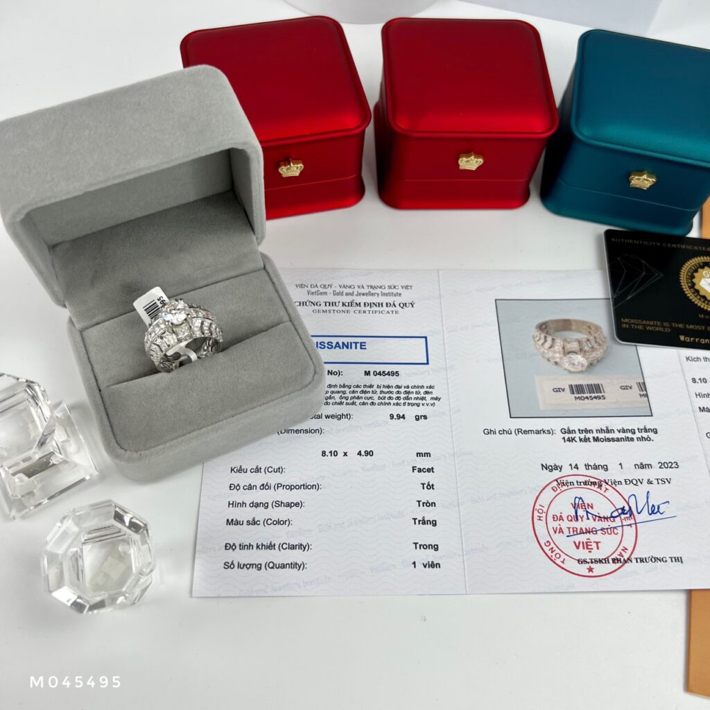 Nhan-Vang-Trang-14K-Kim-Cuong-Moissanite-Nam-2.65-Chi-Vien-Chu-8.1-Ly-1024x1024