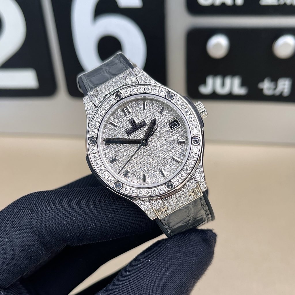 Đồng hồ Hublot Classic Fusion 38mm full kim cương