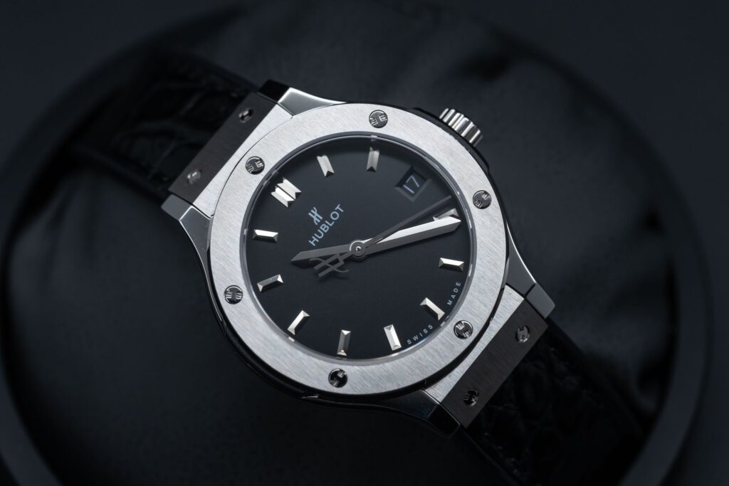 Đồng Hồ Hublot Nữ Màu Đen Đính Đá Rep 11