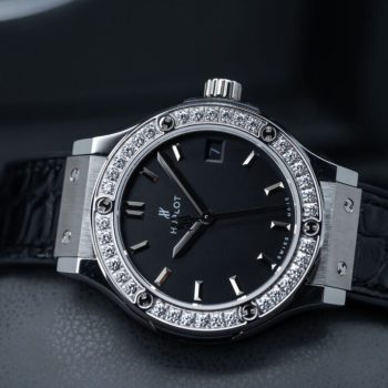 Đồng Hồ Hublot Nữ Màu Đen Đính Đá Replica 11 Máy Pin Thụy Sỹ 33mm
