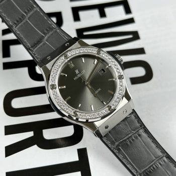 Đồng Hồ Hublot Rep 11 Nam Đính Đá Dây Da Màu Xám Chải Tia Giá Rẻ 42mm