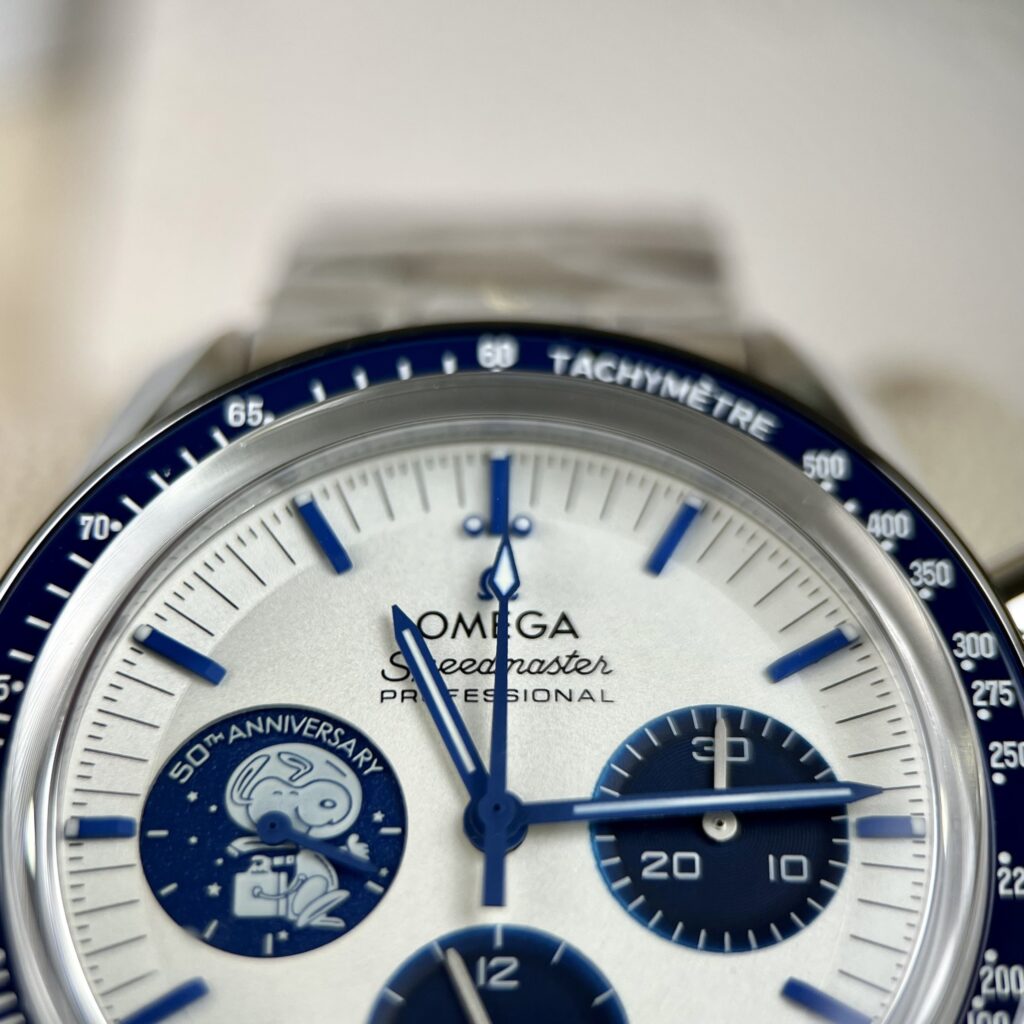 Đồng Hồ Omega Rep 11 SpeedMaster Snoopy Avard Cao Cấp Nhất