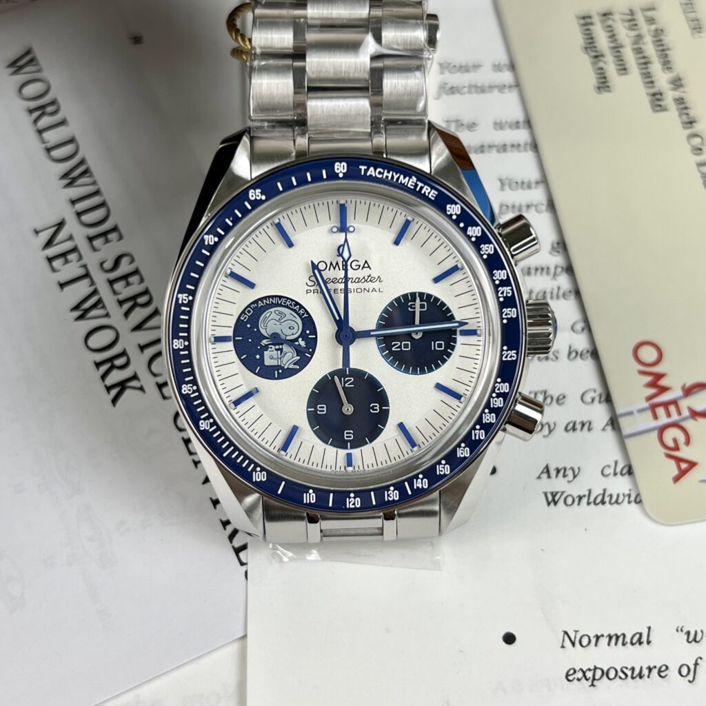 Đồng Hồ Omega Rep 11 SpeedMaster Snoopy Avard Chronograph
