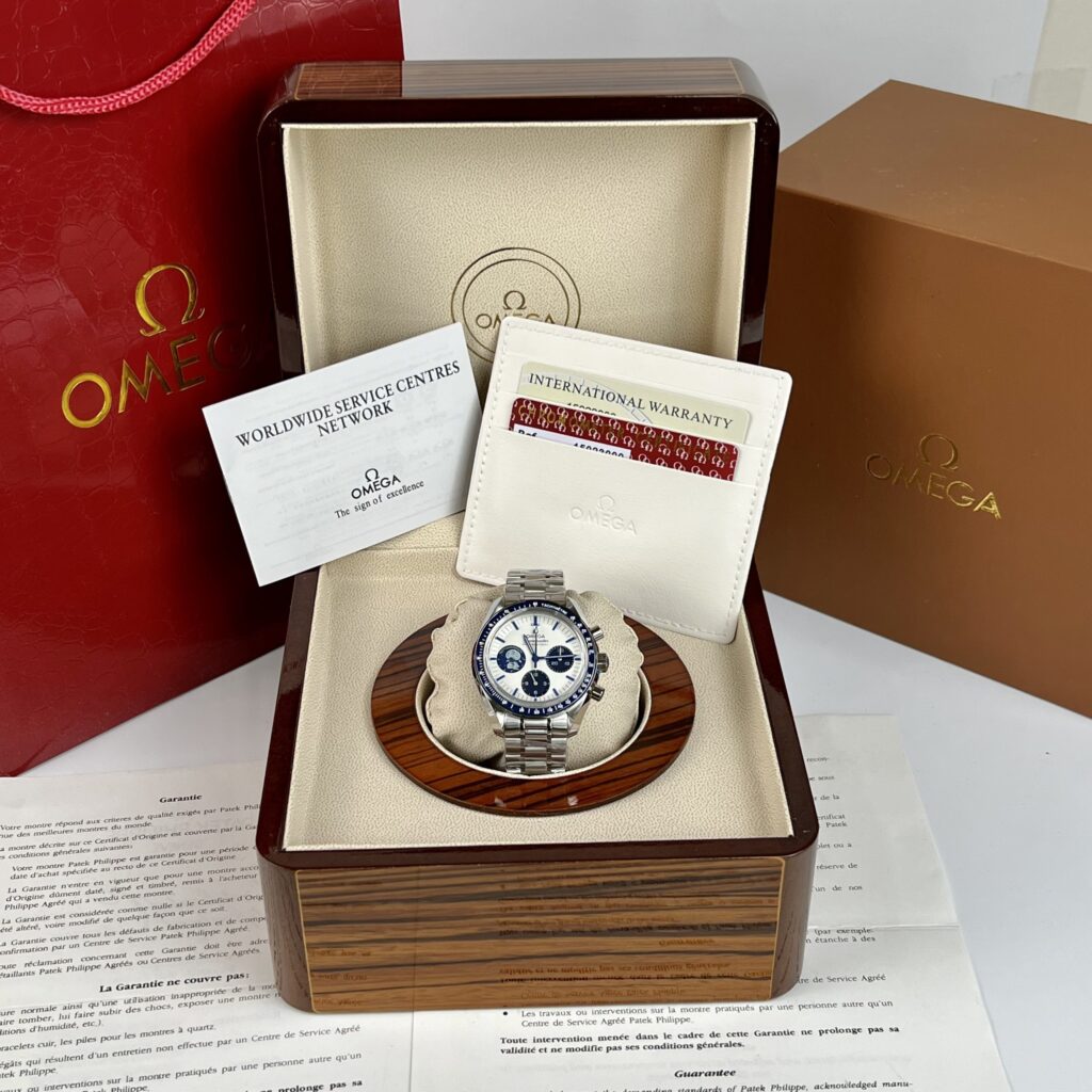 Đồng Hồ Omega Rep 11 SpeedMaster Snoopy Avard Dây Kim Loại