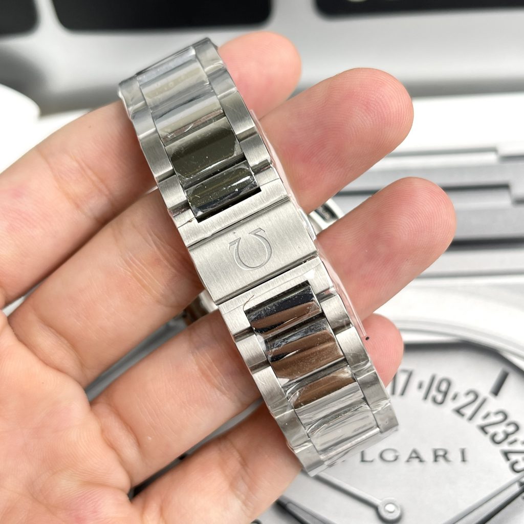 dong-ho-omega-seamaster-nam-day-kim-loai Đồng Hồ Omega Seamaster nam dây kim loại