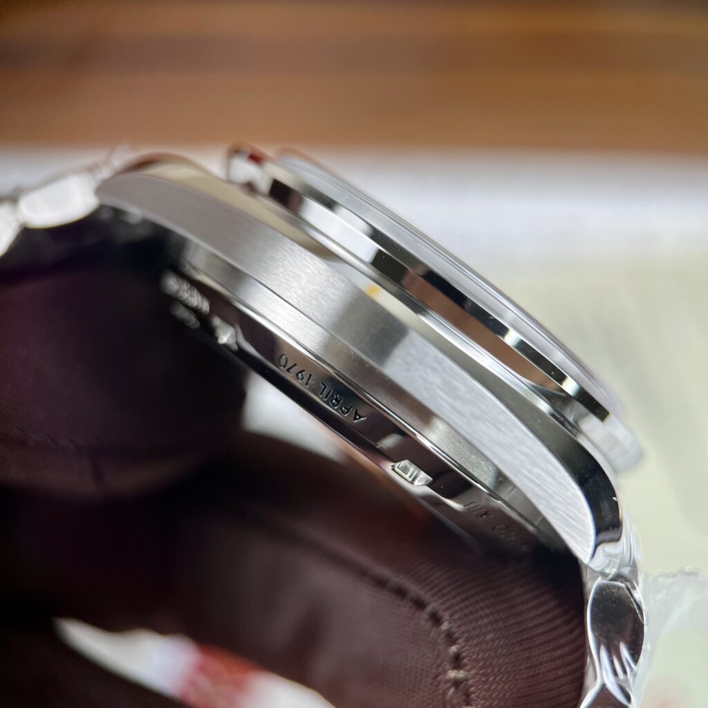 Đồng Hồ Omega Speedmaster Snoopy Avard Fake Cao cấp nhất