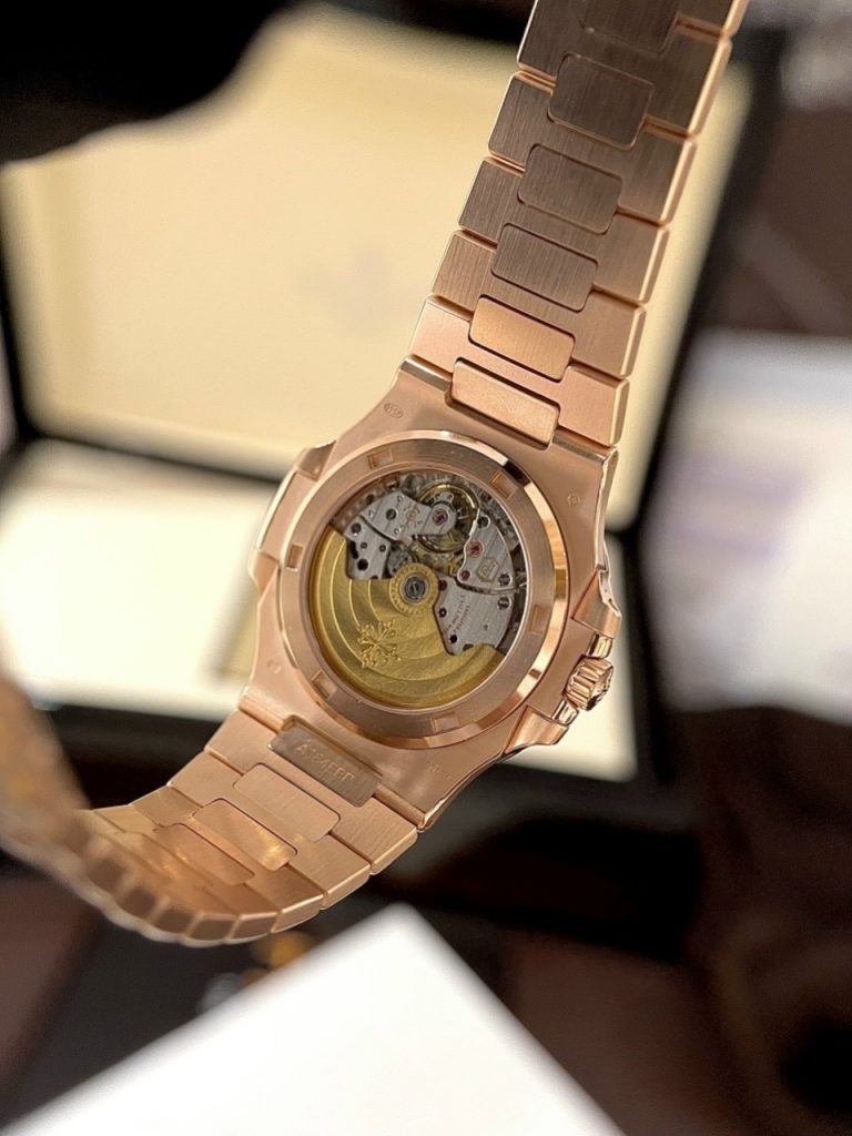 dong-ho-patek-philippe-co-lo-may Đồng Hồ Patek Philippe cơ lộ máy