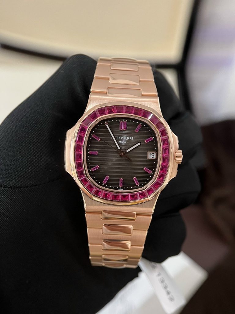 dong-ho-patek-philippe-nautilus Đồng Hồ Patek Philippe Nautilus