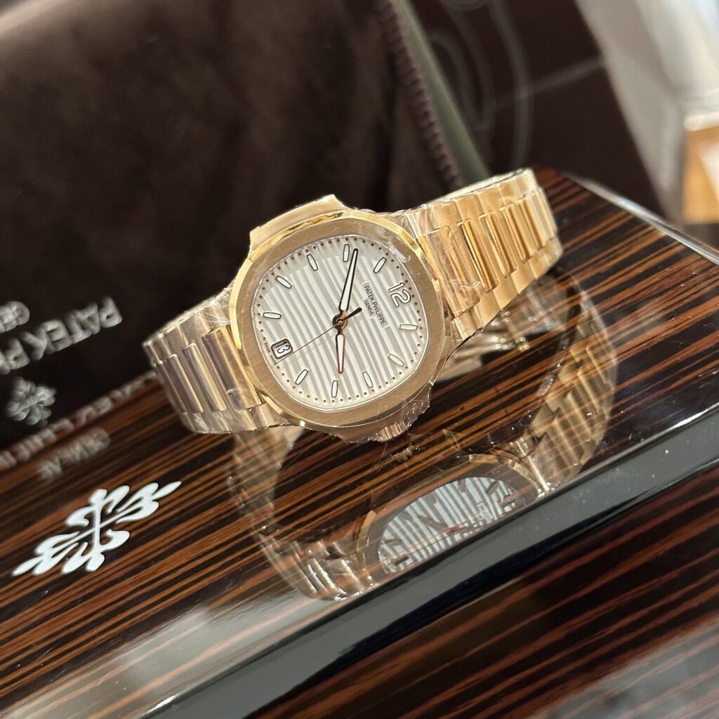 dong-ho-patek-philippe-nautilus-7118-1r-rep-11-nu Đồng Hồ Patek Philippe Nautilus 7118 1R Rep 11 Nữ