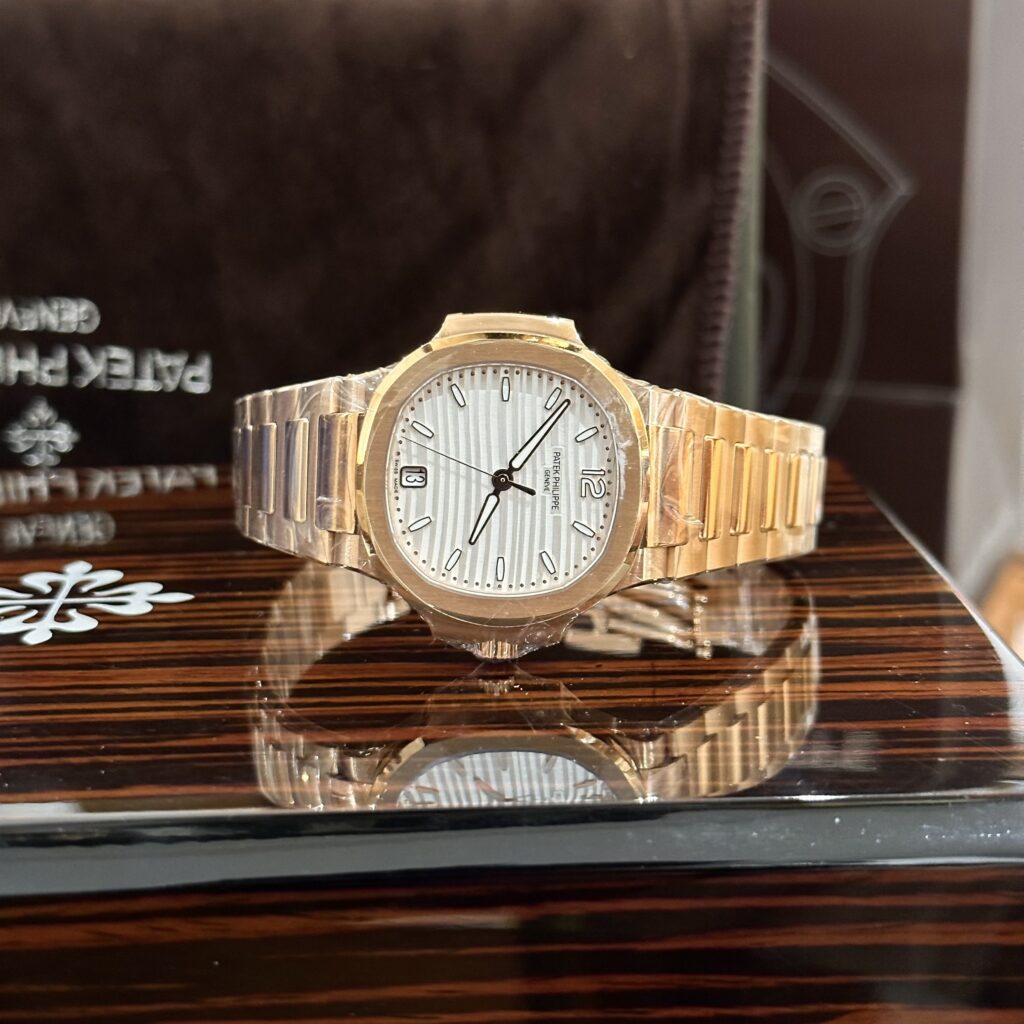 dong-ho-patek-philippe-nautilus-7118-1r-rep-11 Đồng Hồ Patek Philippe Nautilus 7118 1R Rep 11