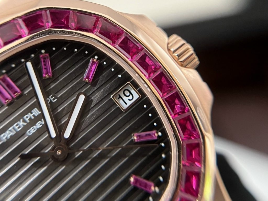 dong-ho-patek-philippe-nautilus-boc-vang-that Đồng Hồ Patek Philippe Nautilus bọc vàng thật