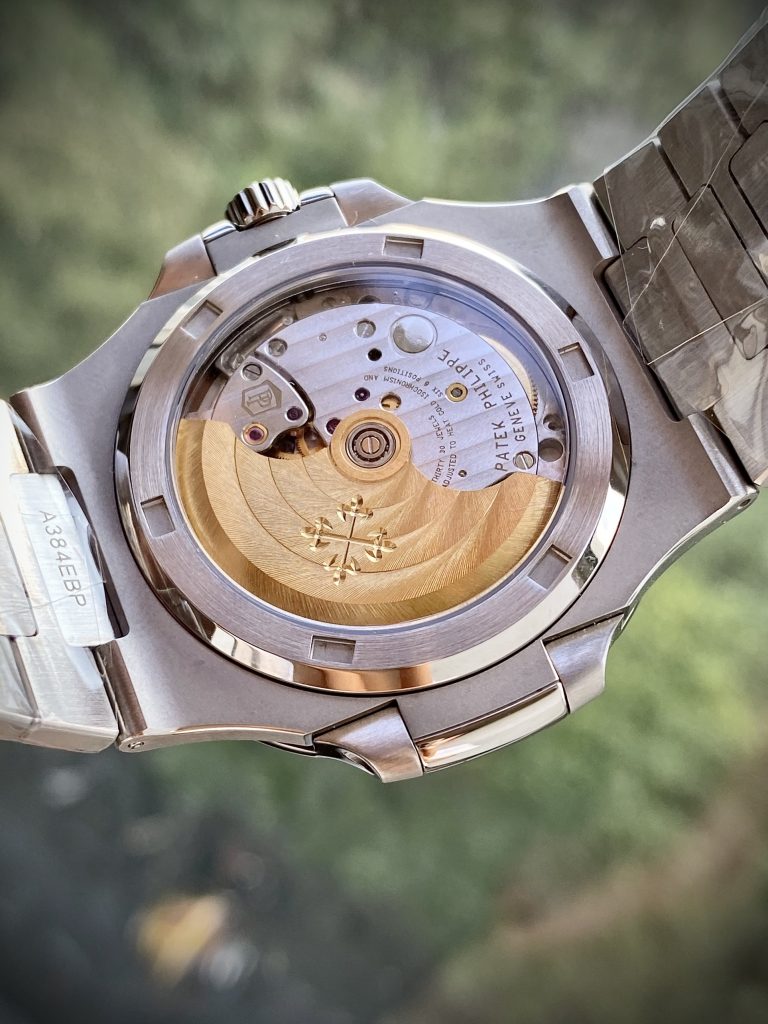 Đồng hồ Patek Philippe Nautilus cơ lộ máy