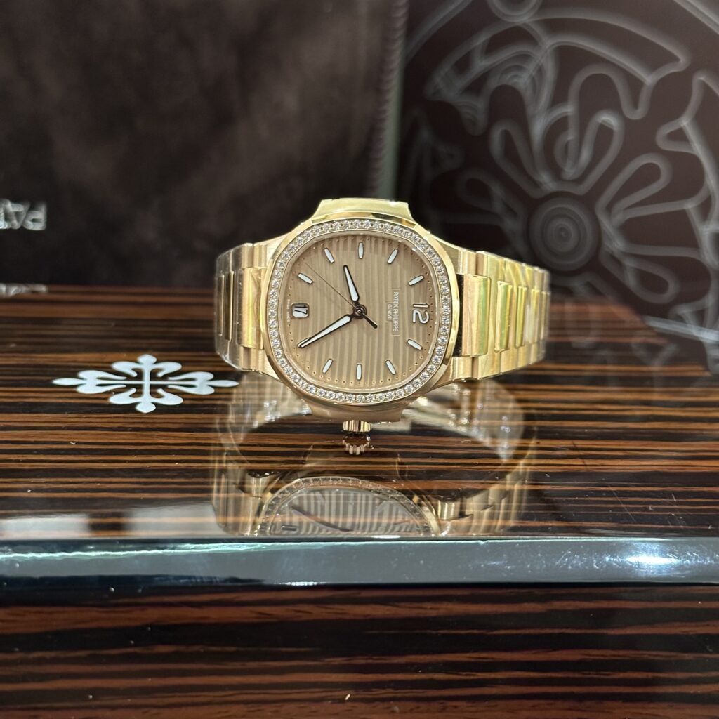 Đồng Hồ Patek Philippe Nữ Đính Đá Nautilus 7118 Rep 11
