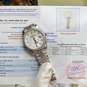Đồng hồ Rolex viền kim cương tự nhiên